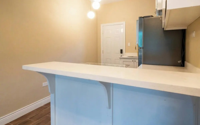 Modern Home 10minstobeach, Private Cliff, AC Wifi