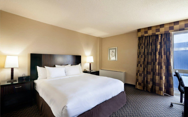 Отель Doubletree By Hilton New York Jfk Airport