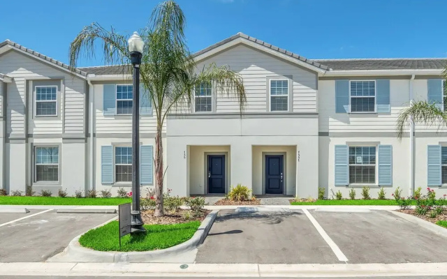 7561 Oak Spring Lane