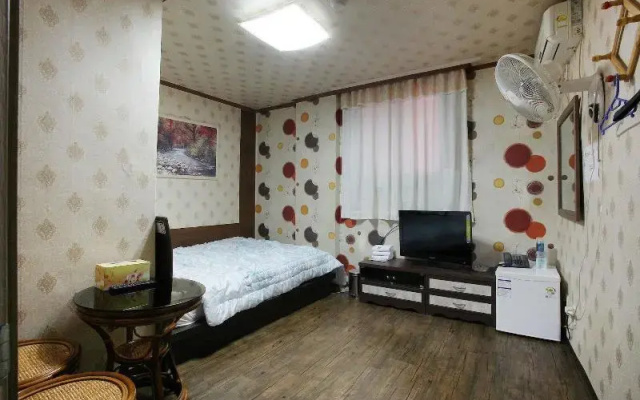 Jeju Yeongsung Motel