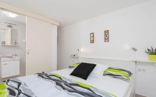 Beautiful Home in Sokolic With Wifi and 3 Bedrooms