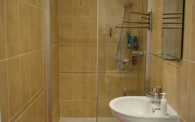 Bright and Central 3 Bedroom Apartment