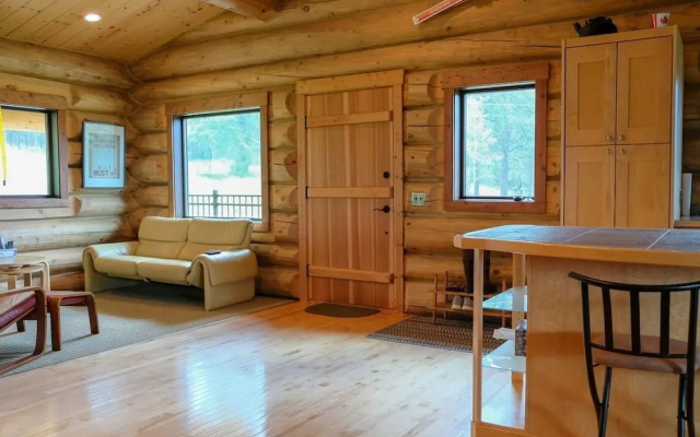 Beautiful Log Chalet Near Fernie, BC