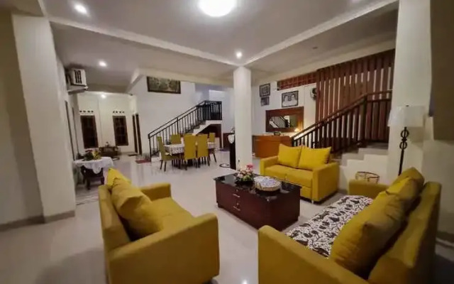 Omah Nayan Guest House