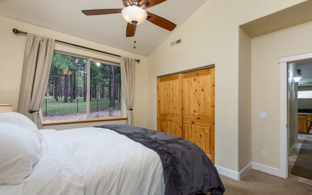 Ponderosa Retreat 4 Bedroom Home by Redawning