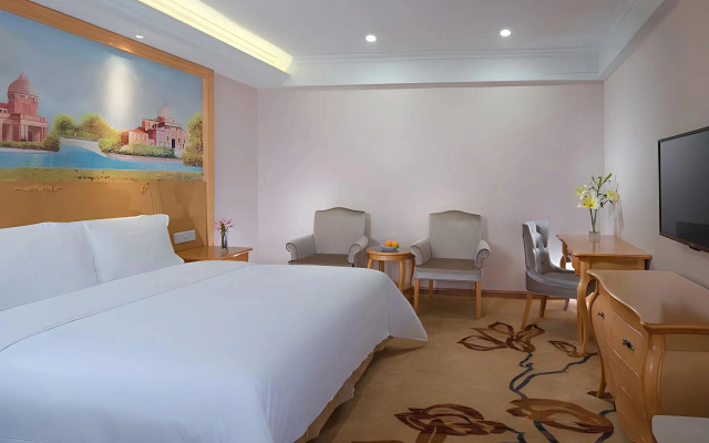 Vienna Hotel (Shenzhen Pingdi Huancheng South Road)