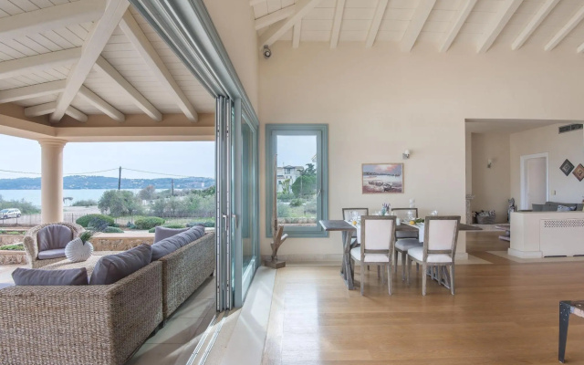Beautiful Villa Near Sea in Peloponnese