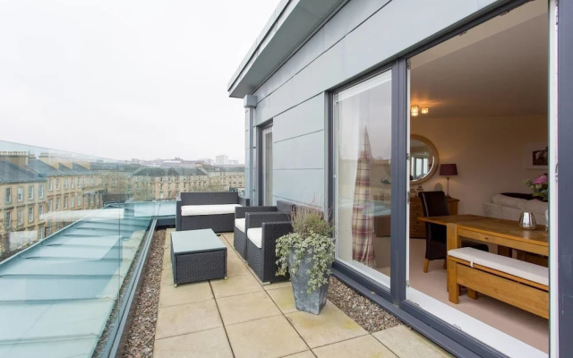 Luxury Penthouse Secc/hydro W/balcony & Parking