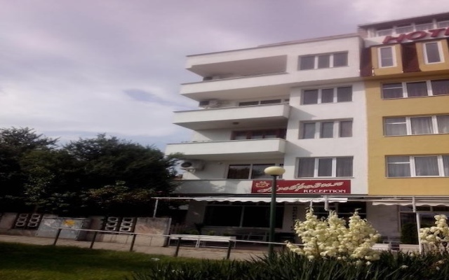 Отель Ambrozia Guest Rooms Болгария, Сандански - отзывы, цены и фото номеров - забронировать отель Ambrozia Guest Rooms онлайн вид на фасад