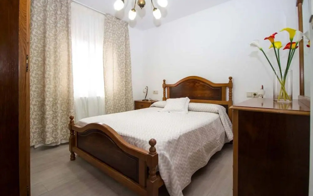 House - 3 Bedrooms with WiFi - 107748