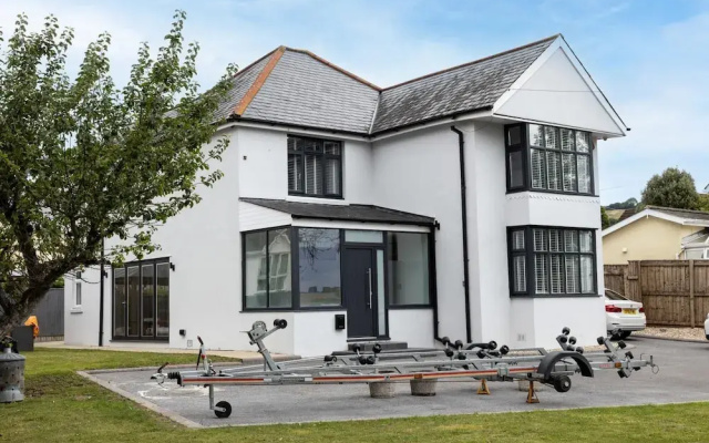 Greenacre - Close to Beaches With Hydropool spa