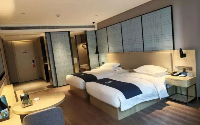 Echarm Hotel (Jinzhai Wuxing Street Guihua Park Store)