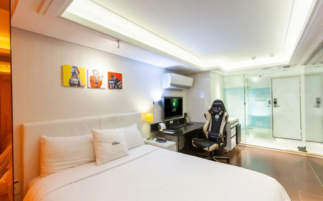 I Hotel