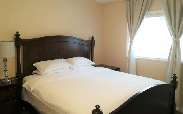 Near the Richmond downtown/private entrance by Elevate Rooms