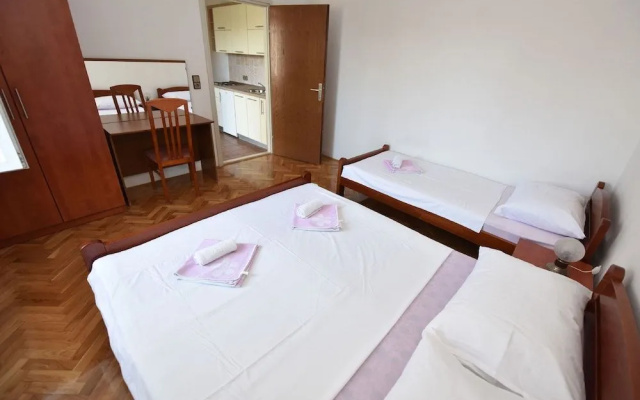 Apartments Zeno