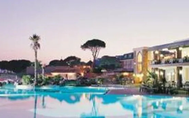 Pine Beach Club