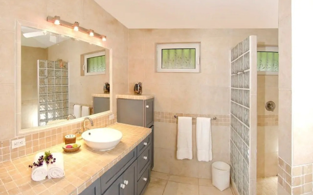 Beach House Younes by Island Properties Online