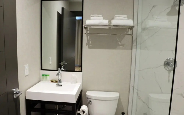 Dream Suites Near YYZ Airport