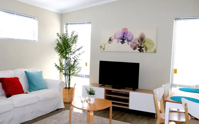 Serpentine Falls Park Home & Tourist Village