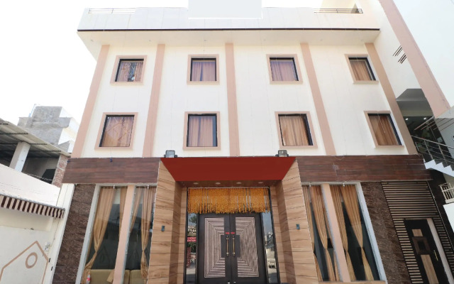 OYO 23235 Hotel Roopmahal & Restaurant