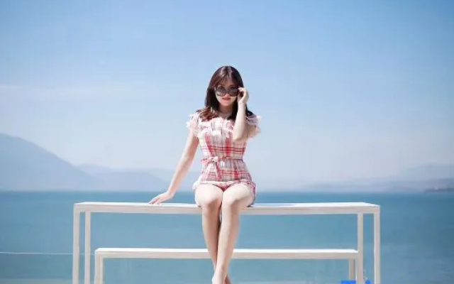 Mei Lu. Lakeside  Hotel