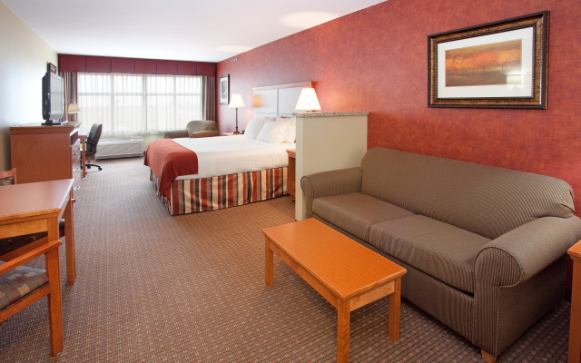 Holiday Inn Express & Suites Loveland by IHG