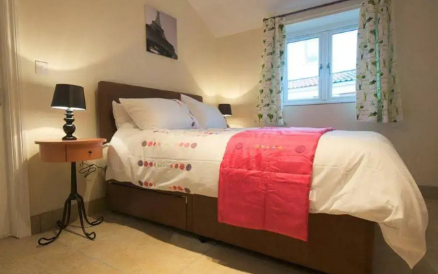 Treetops Cottages & Spa