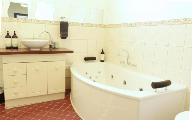South Freo Bungalow The Hidden sanctuary with Spa Bath