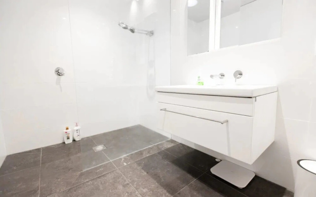 Luxury 4 Bedroom Home With Private Cinema