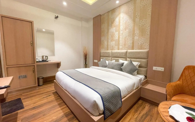 Hotel Crown Savoy, Near Railway Station & GURU NANAK DEV UNIVERSITY