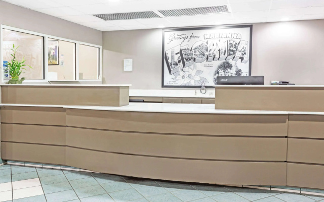 Super 8 by Wyndham Marianna I-10