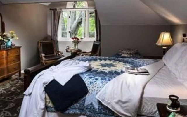 White Oak Manor Bed & Breakfast
