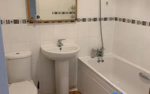 Oxford 4 beds detached house with driveway parking