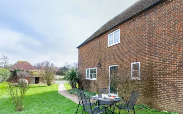 Serene Holiday Home in Hawkinge With Garden