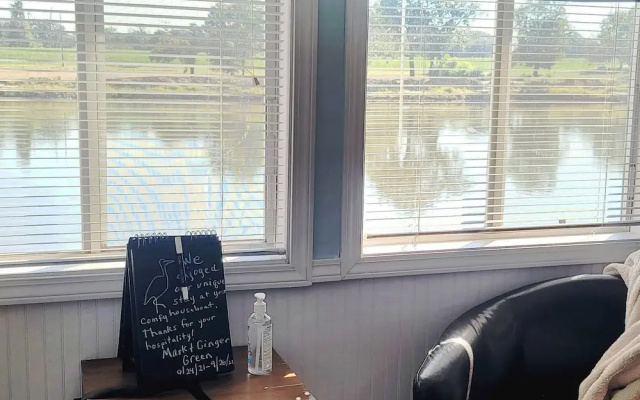 2 Story Houseboat Seeking a Captain Fishpets Ok