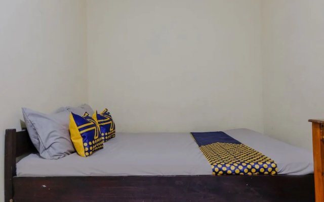 SPOT ON 1710 Sawojajar Inn