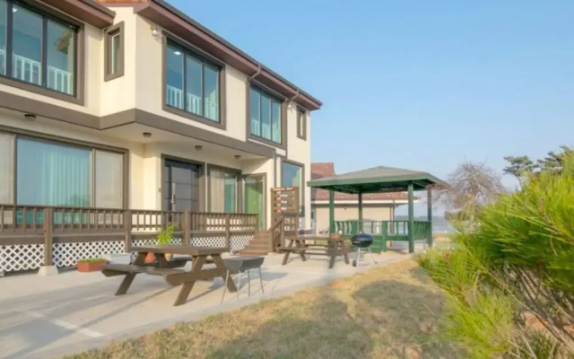 Seosan Woongdo Story Pension