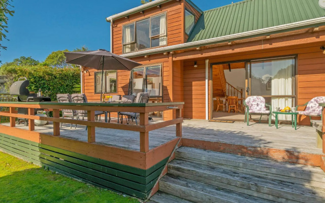 Sea Breeze Sanctuary - Pauanui Holiday Home