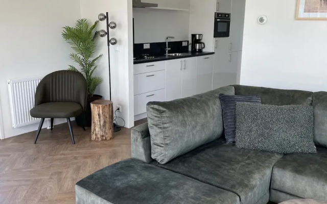 Modern Chalet With a Dishwasher in Lathum