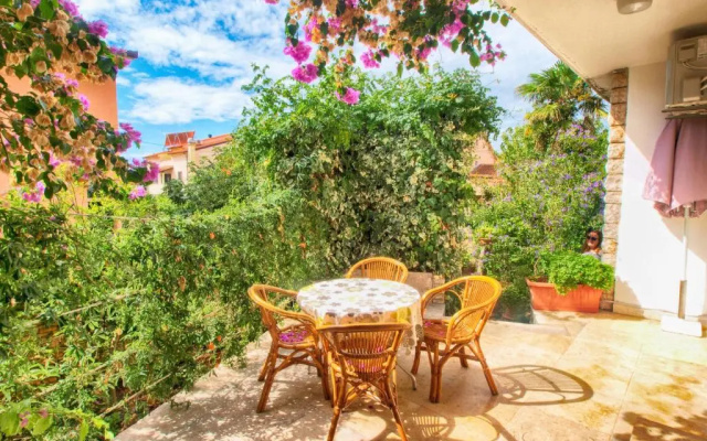 Apartments Radmila 977