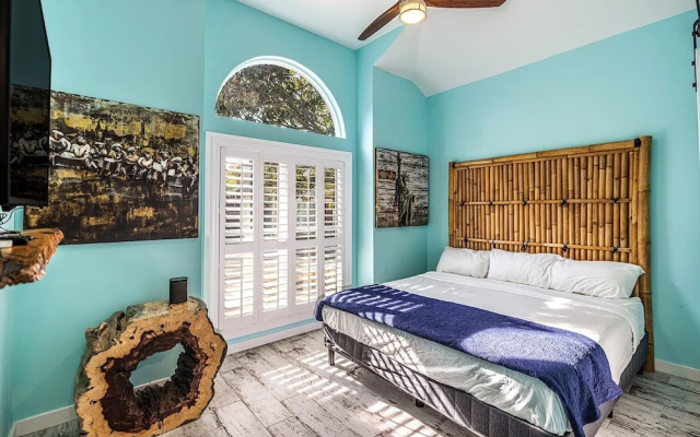 8852 Bay Pine 3 Bedroom Home by RedAwning