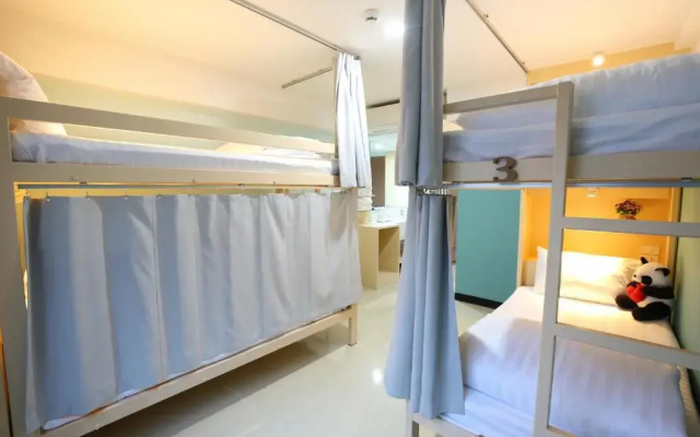 Lucky Panda Hotel