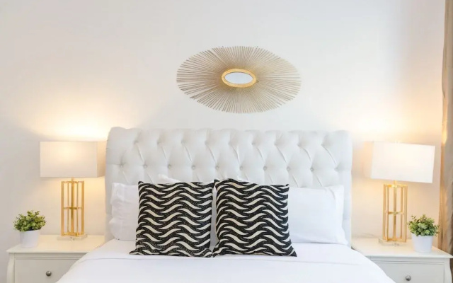 VIP LA Hollywood 5 BD Famous Suite