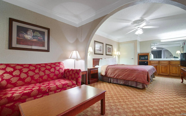 Peach State Inn & Suites