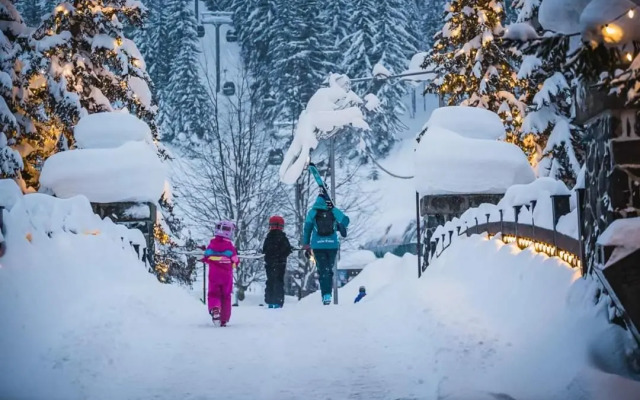 Steps to All New Gondola, Sleeps 4 with Free Parking