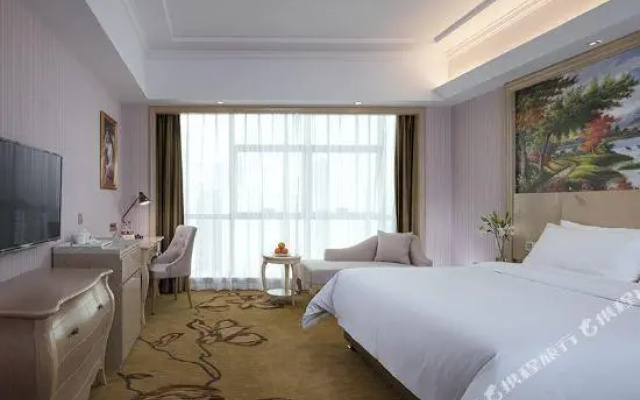 Vienna Hotel (Xingyi Wanfenglin)
