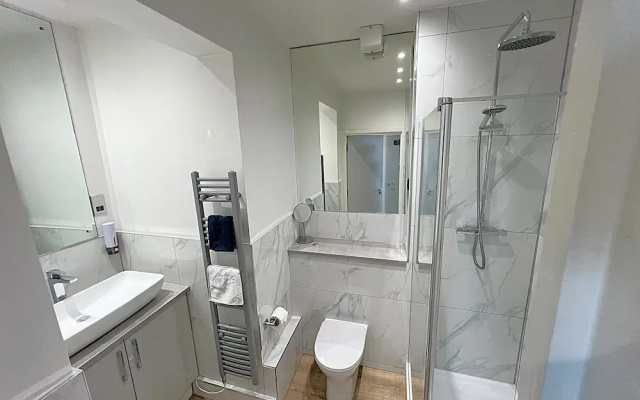 City Centre - Sleeps 4 & Free Parking