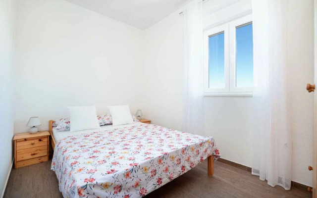 Beautiful 2-bedrooms Apartment in Rogoznica