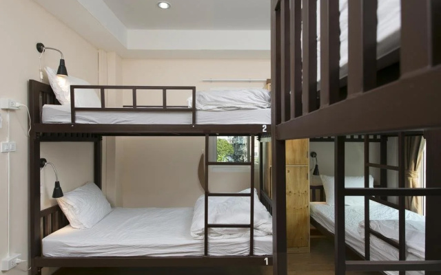 Small Space Cafe and Hostel
