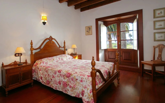 Comfortable Villa in Haría With Swimming Pool